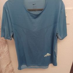   men's Nike t-shirt, size M 