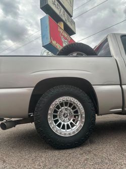 17" AXD RIMS AND TIRES 265/70/17 KUMHO RT