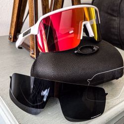 ‘2️⃣6️⃣🥳 New Oakleys  Box, Pouch Cloth All Included🥂