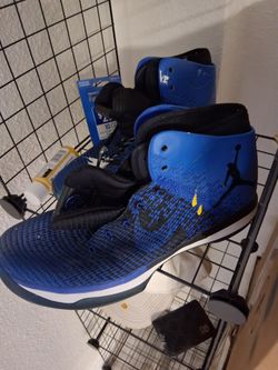 Pair of jordan Nike 31