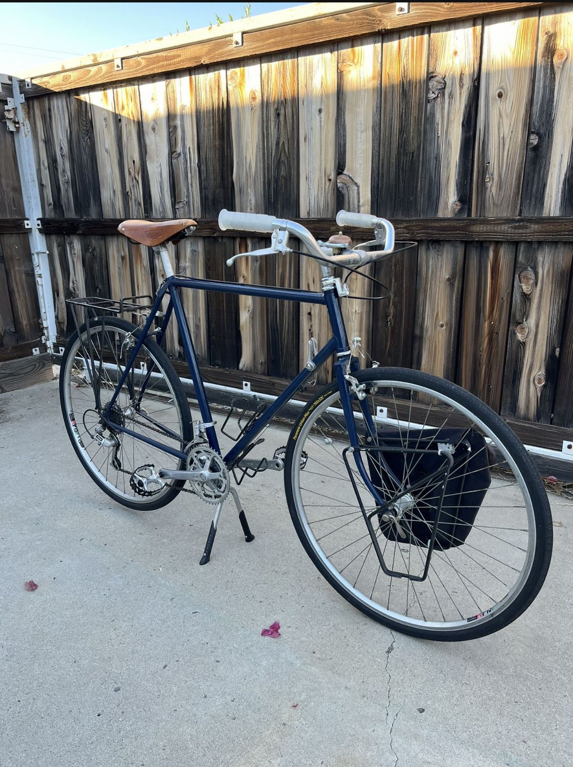 Vintage Raleigh Bicycle (90’s Road/touring Bike)