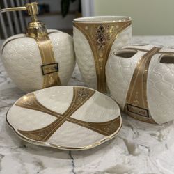 Bathroom Set By Croscil