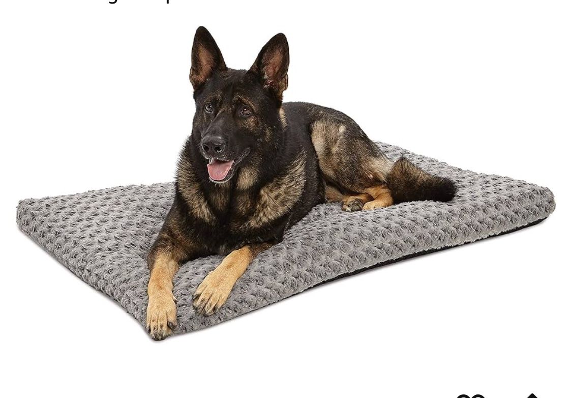 MidWest Homes for Pets Deluxe Dog Beds | Super Plush Dog & Cat Beds Ideal for Dog Crates | Machine Wash & Dryer Friendly