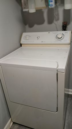 White Whirlpool Dryer – Multiple Drying Settings
