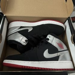 Air Jordan 1 Mid Size 5 