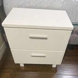 2 Night Stands White