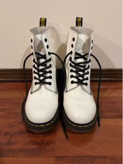 Women’s white platform Dr.Marten’s size 7