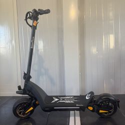 Dual-motor dual-battery high-speed electric scooter