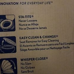 Bemis Slow close toilet seat 