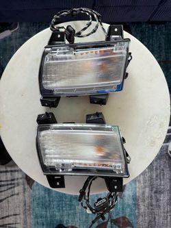 2022 Jeep Wrangler Willys OEM halogen front fender turn signals with DRL