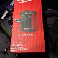 Milwaukee M12 Radio
