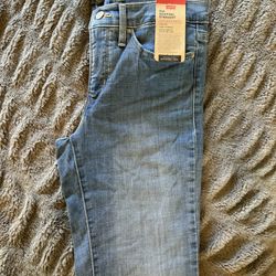 Women’s Levi’s Jeans