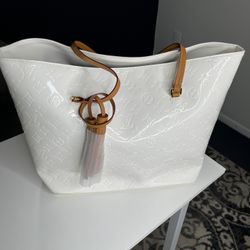 LV White 