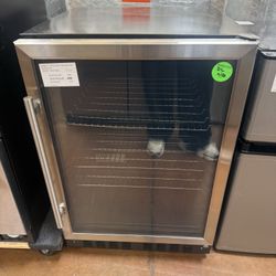 Insignia beverage cooler 