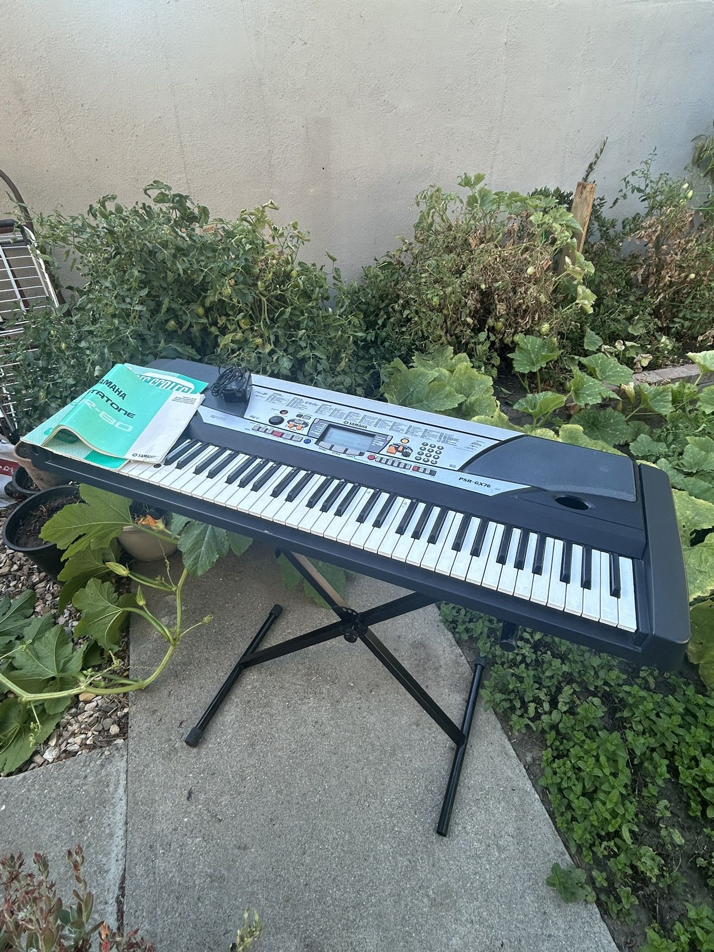 Yamaha PSR-GX76 Keyboard Piano Synth 76 Keys IN BOX DJ MODE MIDI with power supply and music stand