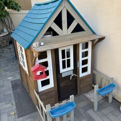 Free - Doll House 5 Feet x 4 Feet 