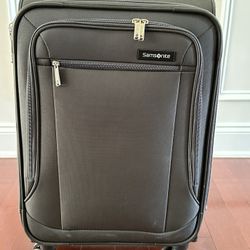 Samsonite X-Tralight 2.0 21" Carry-On Spinner