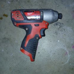 Milwaukee M12 1/4 " Impact Driver 