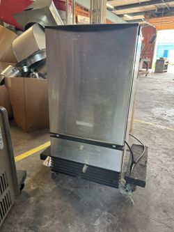 Kitchen Aid ice maker 18”