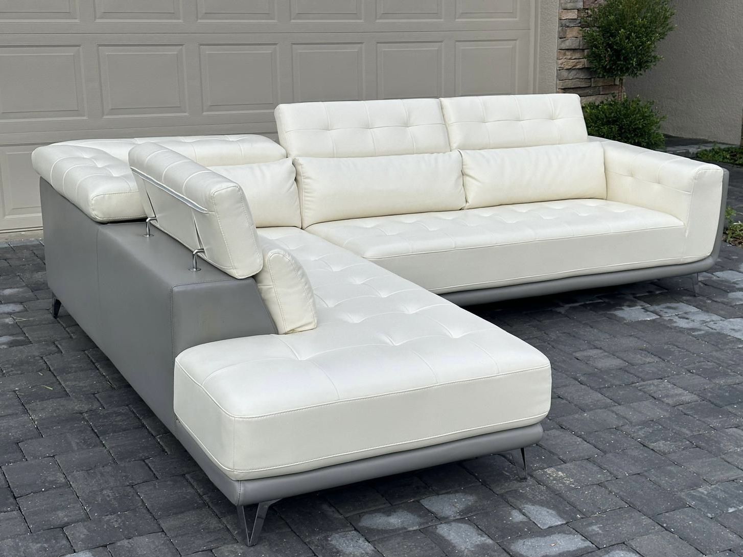 🛋️ Sofa/Couch Sectional - White - Leather - Delivery Available 🚛