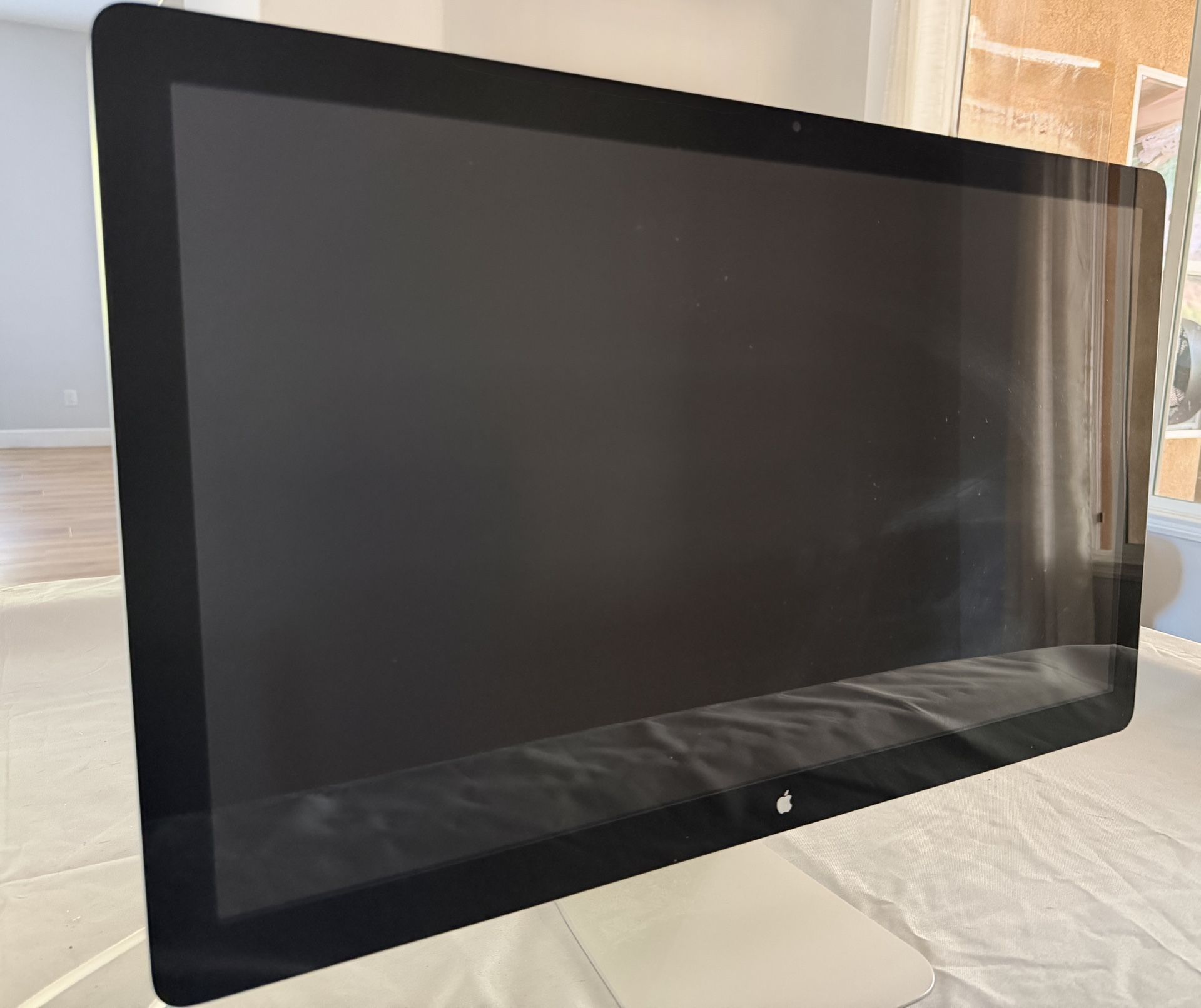 27” 2011 Apple Monitor With Webcam And Light Sensor - Pick Up Only