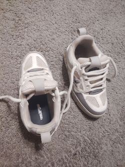 Lv skates  size 7 white and gray
