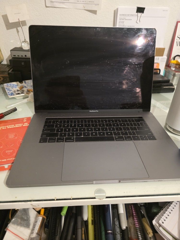 MACBOOK PRO i7 16" Screensize