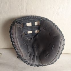 A1000 Fastpitch Softball Catcher's Mitt, 33"