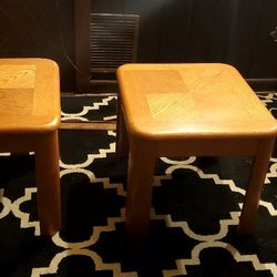 2 End Tables Set