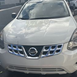 suv Nissan rogue select  2015 four cylinder clean title