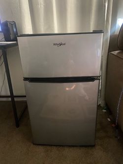 Whirlpool (modelo WH31S1E) tiene un volumen de almacenamiento de 3.1 pies cúbicos.