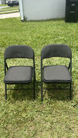 Selling 2 folding metal chairs with padded seats /