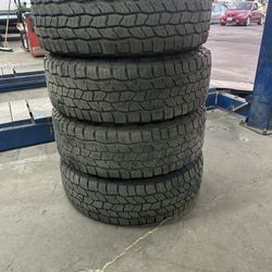 used  COOPER DISCOVERY truck tires 265/75/16