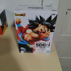 Super Saiyan 4 Goku Figure