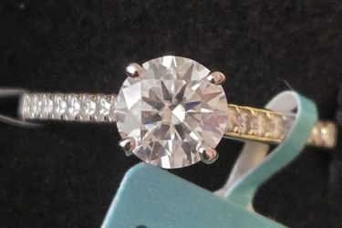 1.36ct Moissanite Ring 💎 Sterling Silver – Size 8 – Brand New