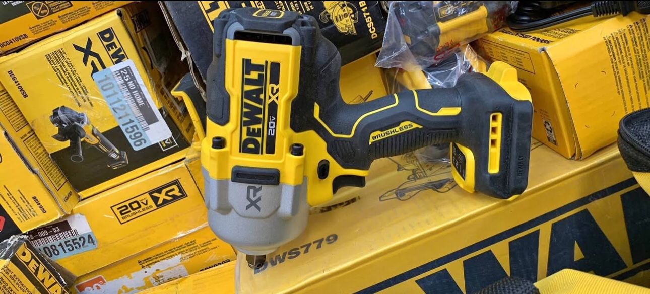Dewalt 20v XR Cordless 1/2 In Impact Wrench High Torque 1700ft-lb