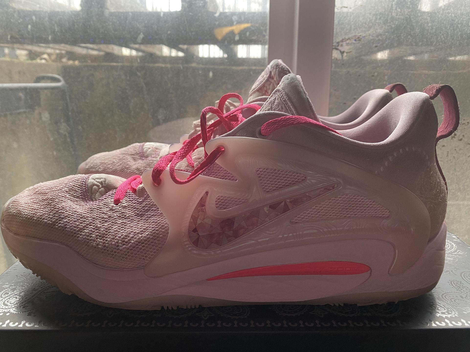 NIKE/KD 15 Aunt Pearl/Size 13