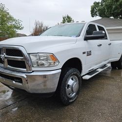 2018 Dodge Ram 3500 4x4  GAS!!!!