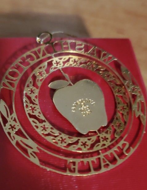 Tamerlane Washington State Apple Christmas Tree Ornament