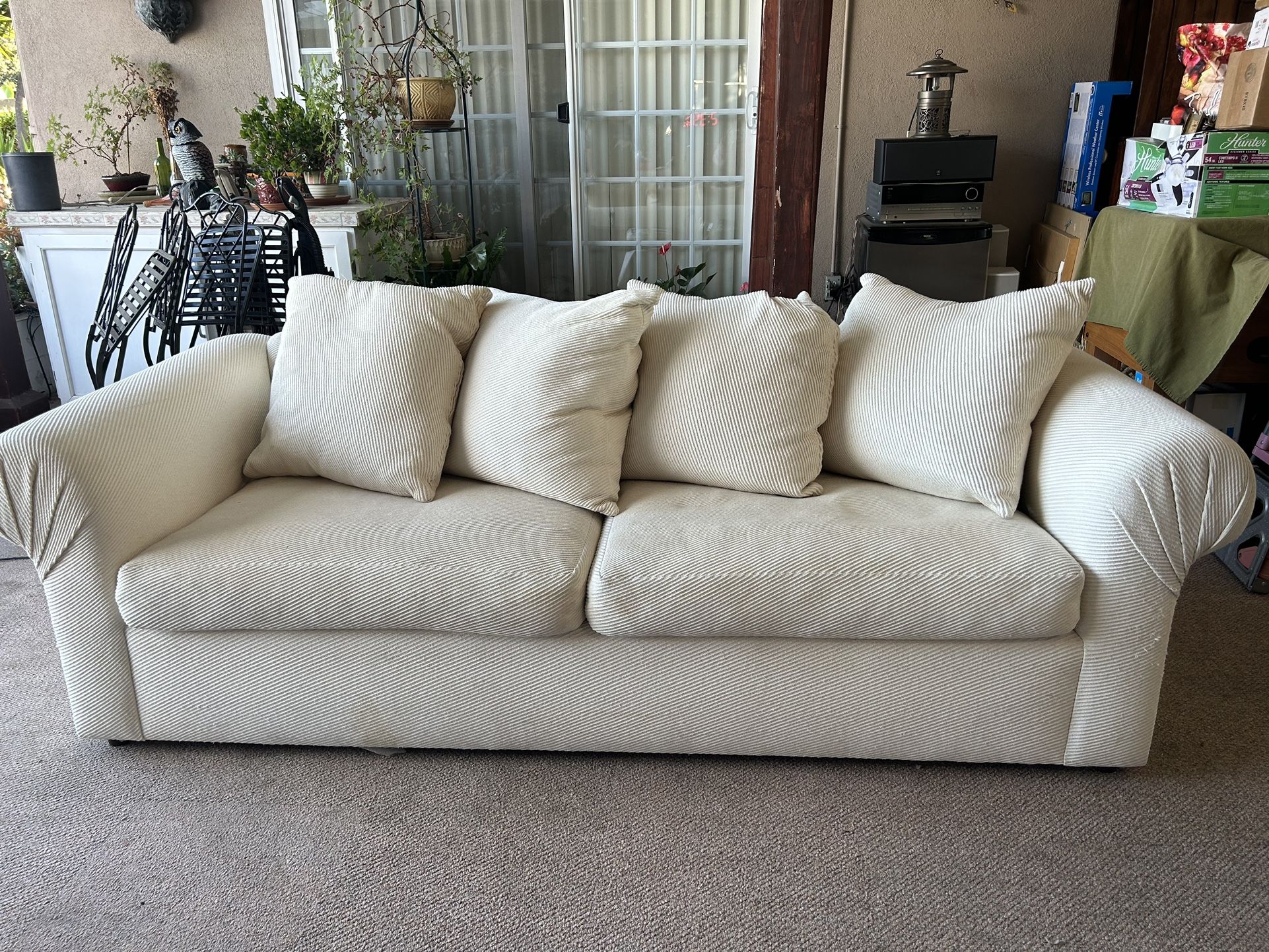 Kreiss Sofa