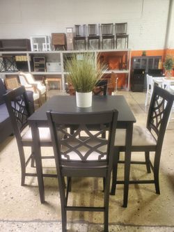 Beautiful Black and beige high top dining set with 4 chairs (New)