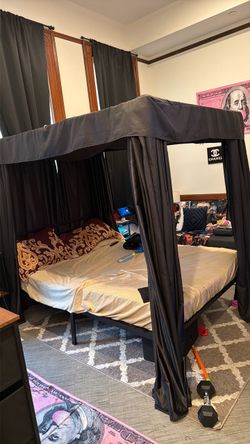 Full size canopy bed