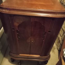 Beautiful Antique Radio Cabinet 