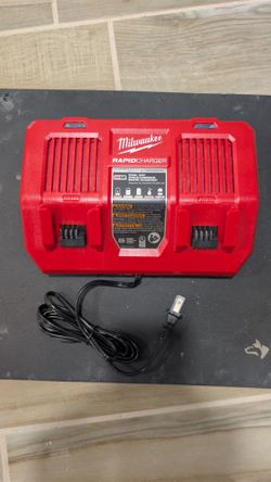 Milwaukee M18 rapid charger