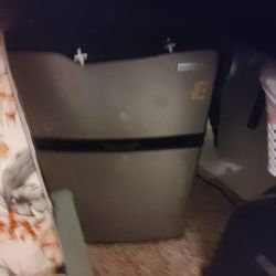 Small Refrigerator With Freezer Works Great 