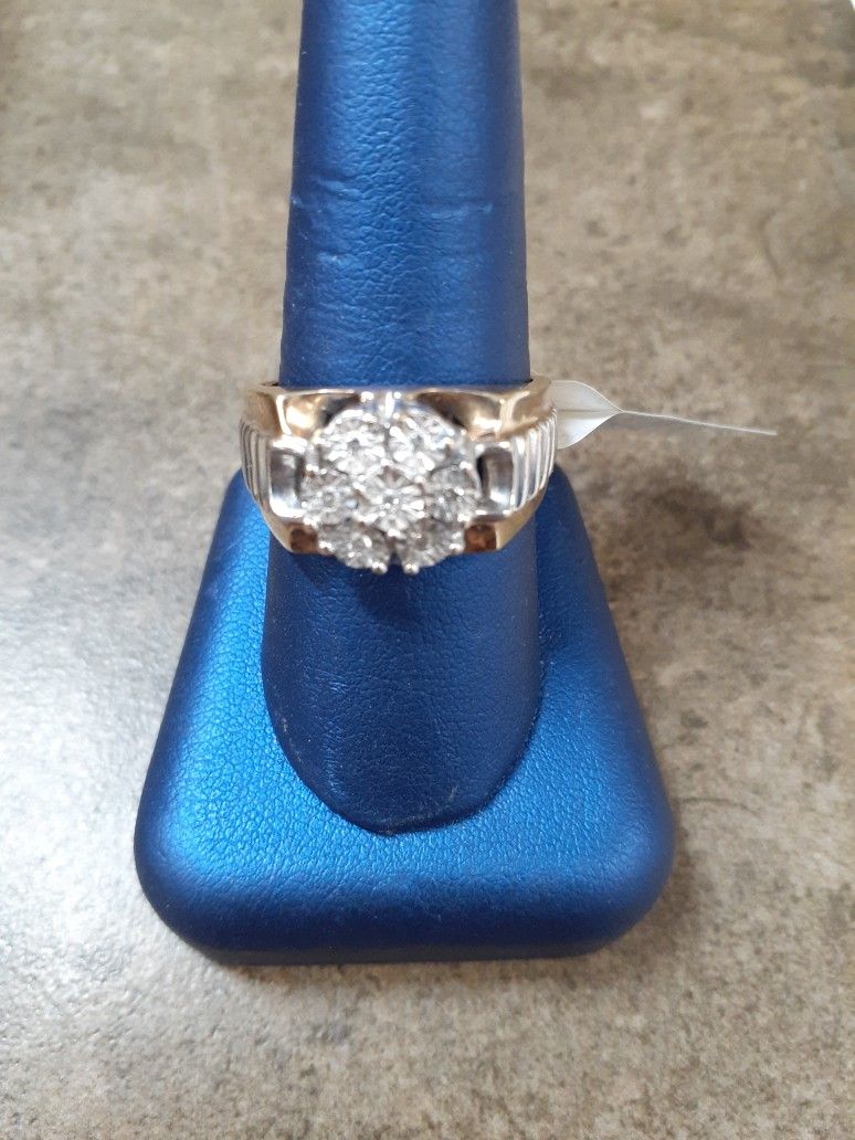 DIAMOND RING 14K 7GR ,7 DIAMON ,SIZE 10