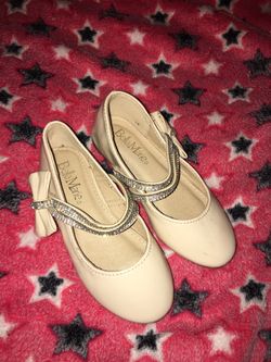 Girl dress shoes (Size 11)