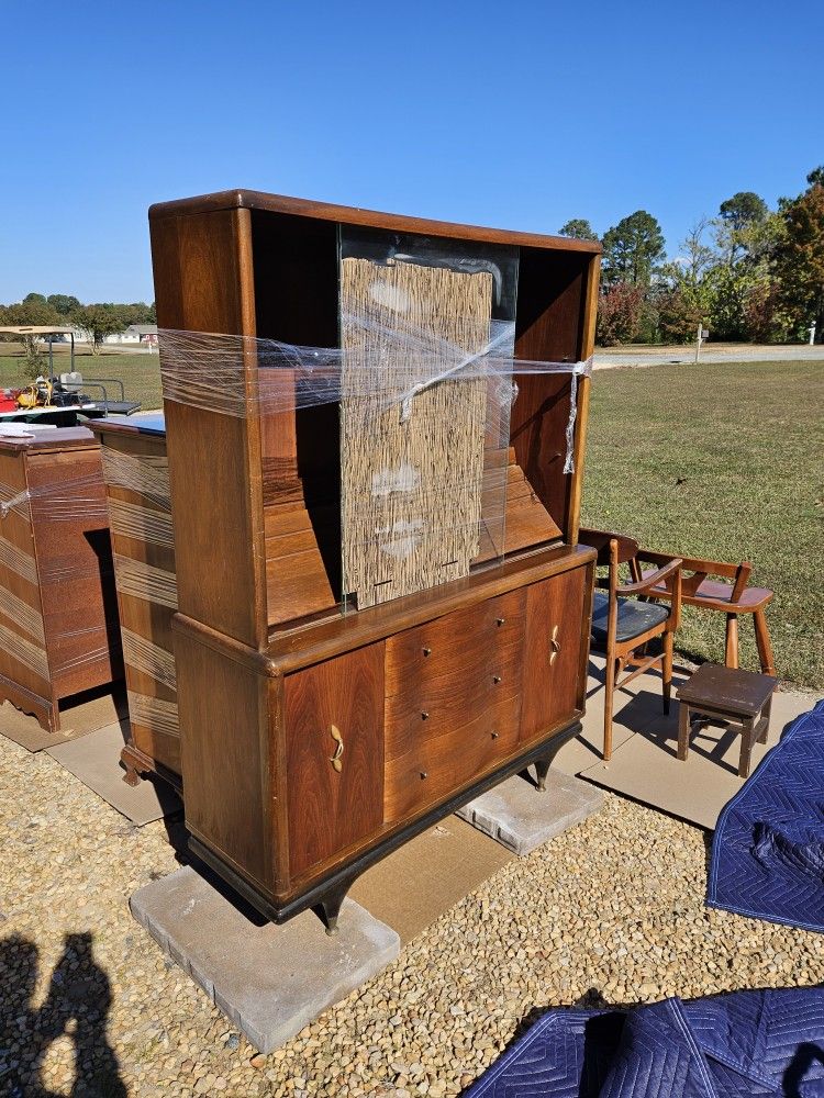 Mid-century China Hutch