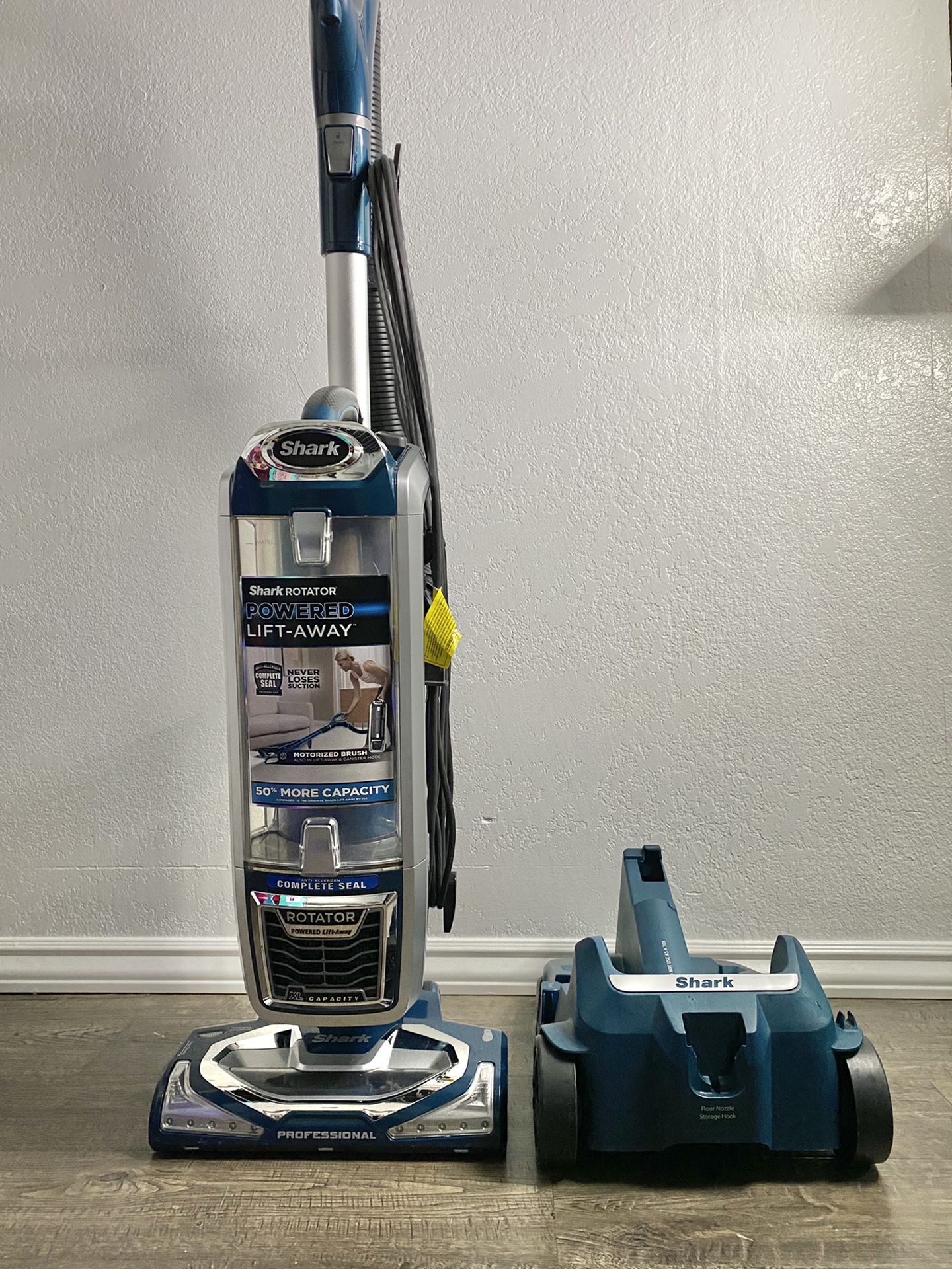 Shark UV 795 vacuum cleaner