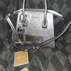 Authentic Michael Kors Avril.